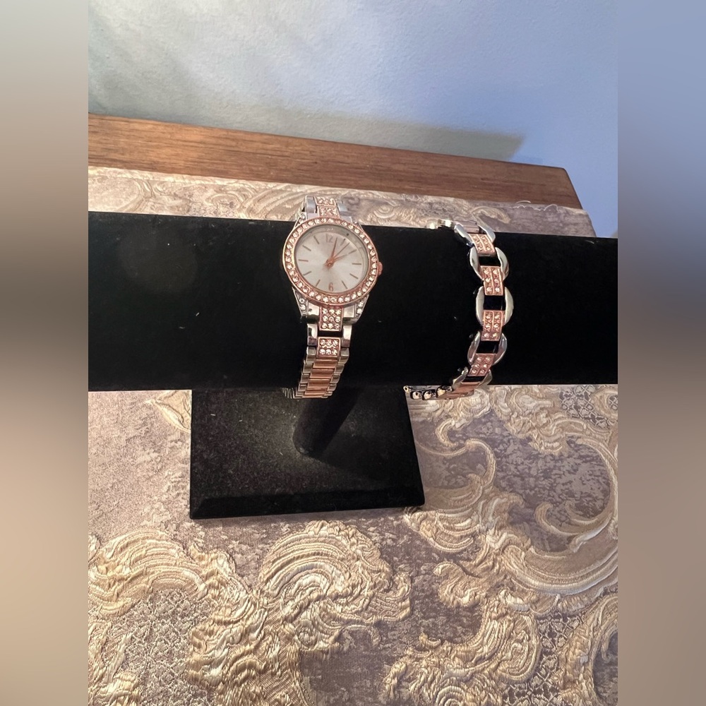 Rose Gold Rhinestone Women's Watch - Picture 5 of 7